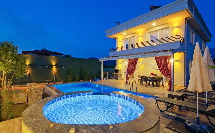 Villa Lara Shine